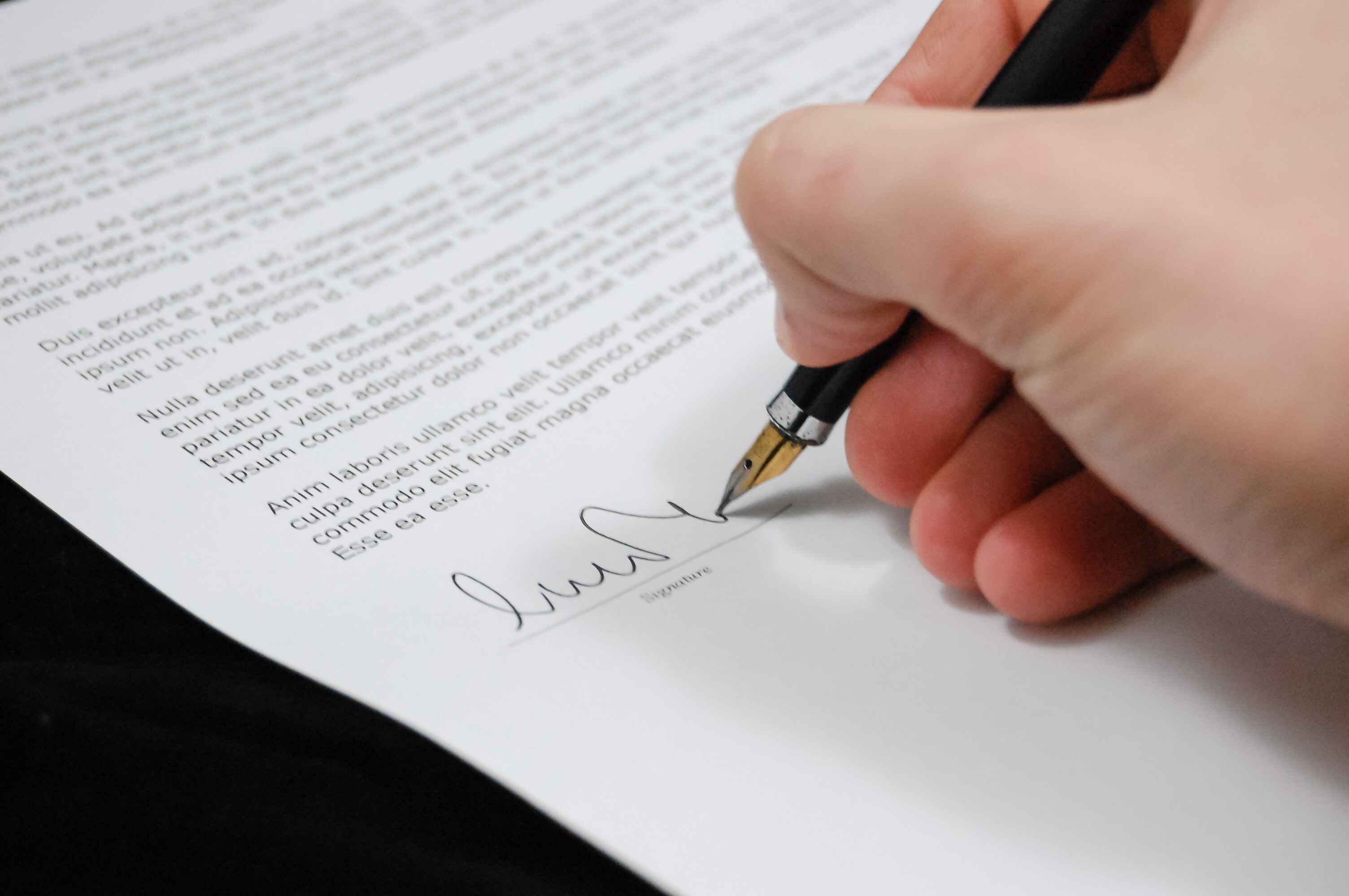 Cómo firmar un contrato en línea en tres sencillos pasos